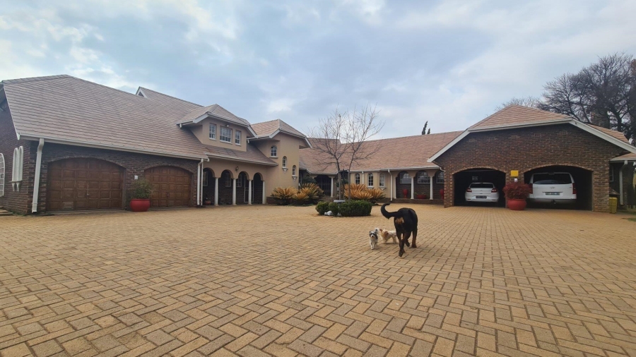 5 Bedroom Property for Sale in Wilgeboom A H North West